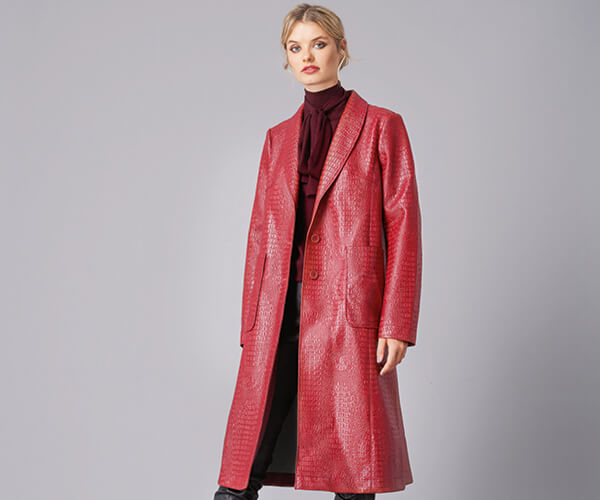 Must-have du mois : manteau en simili cuir rouge Must-have du mois : manteau en simili cuir rouge